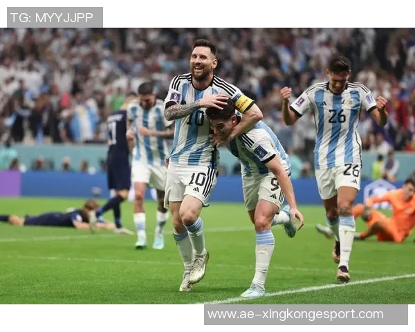 两位金球先生的传奇相遇2006年魔笛首秀梅西国家队首球回顾